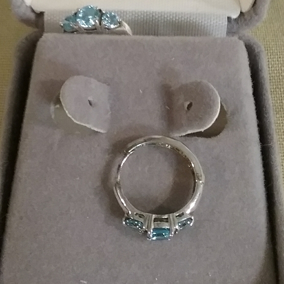 BRAND NEW Sterling Silver Light Blue Stone Earrings - Picture 3 of 3